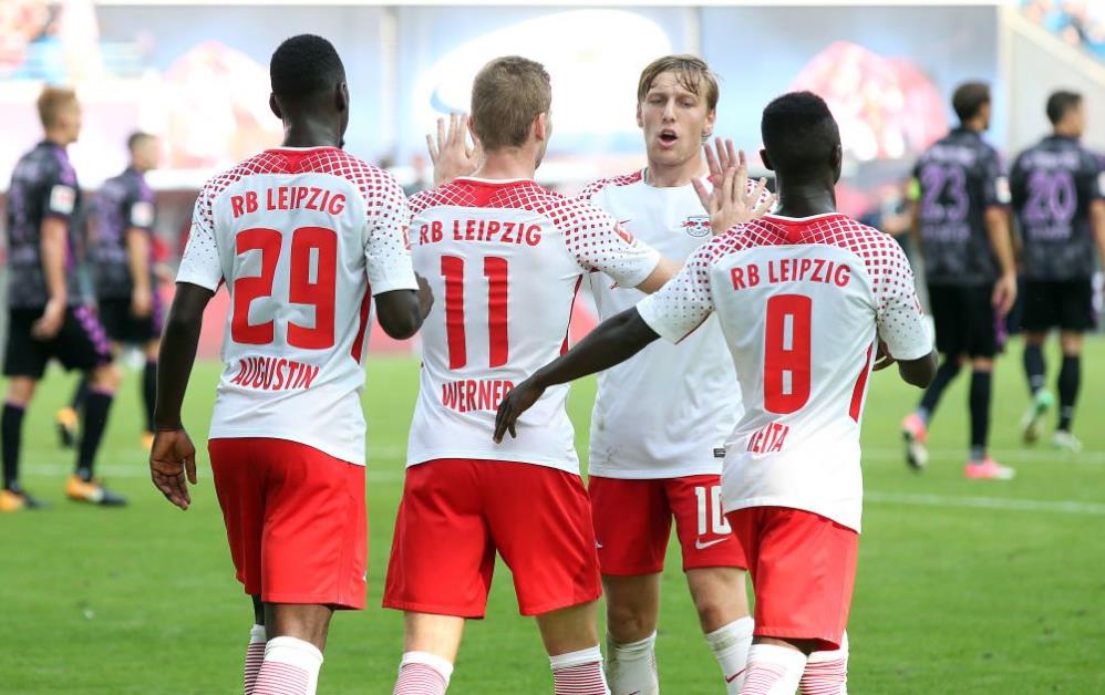 本赛季湖人打到关键时刻的比赛8胜0负，未尝败绩