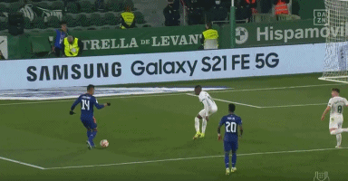 持续发力！萨林杰送长传 胡明轩助张昊上篮将分差拉开到20分以上