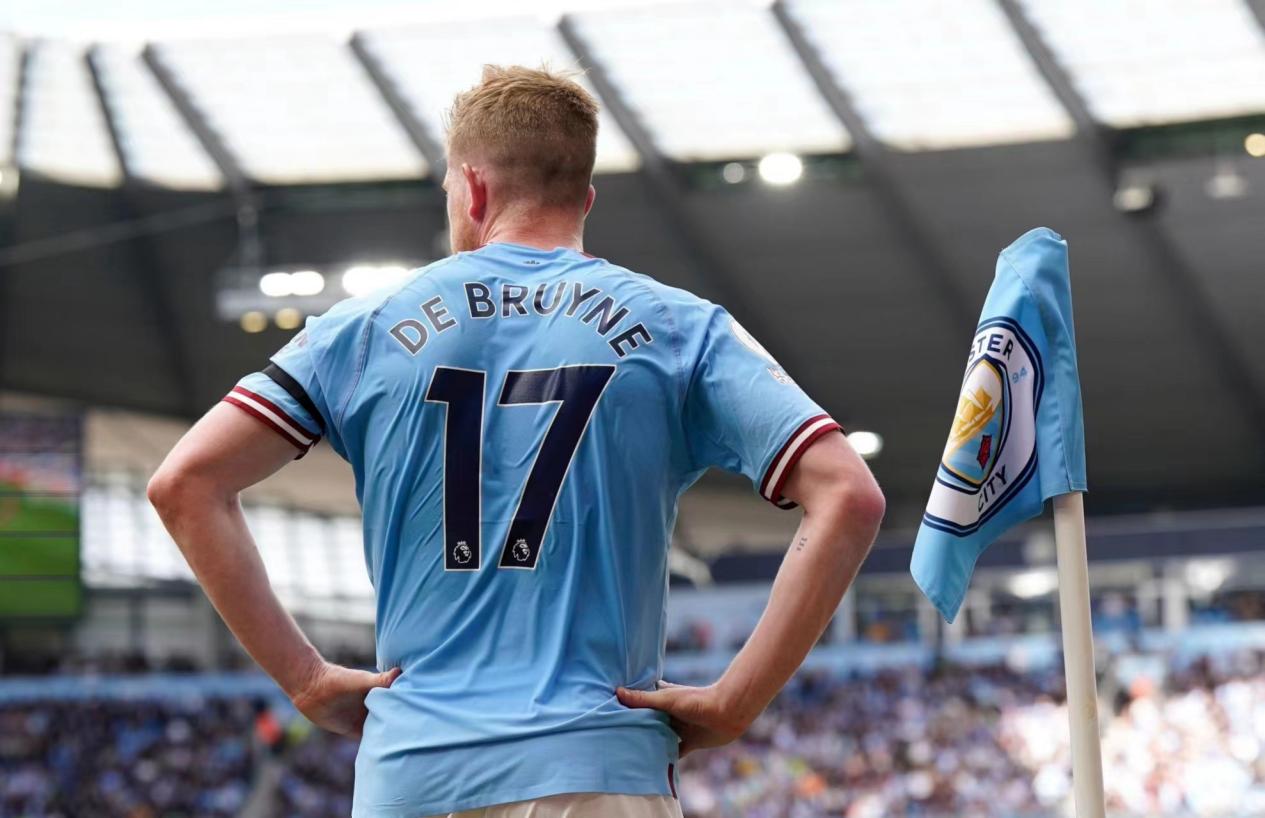 创造历史，拜仁成德甲首支单一自然年每轮比赛后均领跑的球队（拜仁写纪录，成德甲首支在单一自然年每轮赛后均领跑的球队）